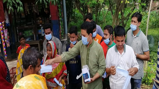  রাজশাহী কলেজ ছাত্রলীগ সভাপতি সিয়ামের মাস্ক বিতরণ