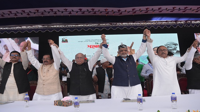 মঞ্চে উপস্থিত নেতৃবৃন্দ