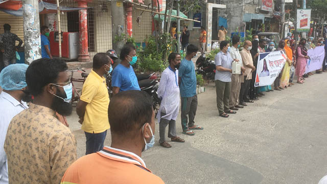 ইভা ধর্ষণ ও আত্মহত্যায় প্ররোচণার মামলার আসামীদের গ্রেফতার দাবিতে মানববন্ধন