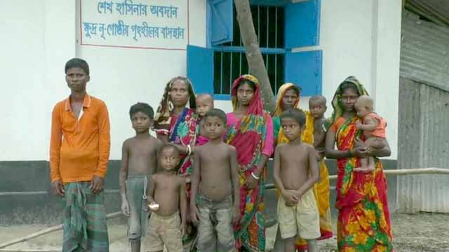 হযরতপুর গ্রামে ক্ষুদ্র নৃ-গোষ্ঠীর জীবনমান উন্নয়নে প্রধানমন্ত্রীর দেয়া আধাপাকা বাড়ি