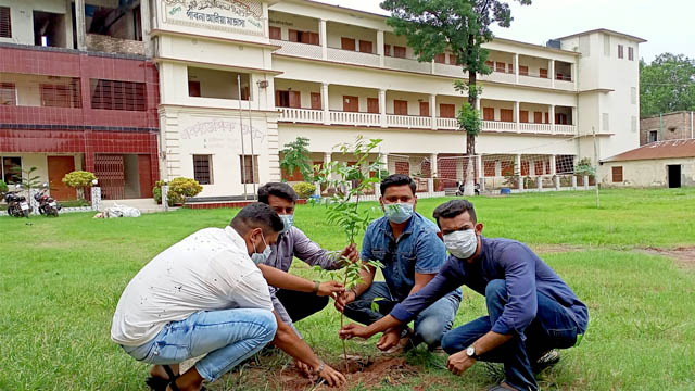 পাবনা জেলা ছাত্রলীগের উদ্যোগে বৃক্ষরোপণ