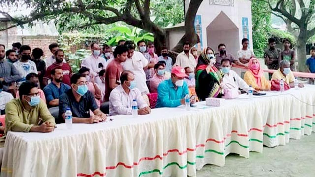 অনুষ্ঠানে বক্তব্য রাখছেন সাবেক সাংসদ ইসলাফিল আলমের সহধর্মীনি সুলতানা পারভীন বিউটি